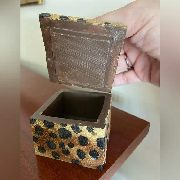 Cheetah Cat Figural Trinket Box Resin 3.5" Nature Animal Lidded Square Textured - Picture 9 of 9